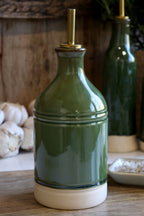 Flasche mit Korkverschluss und Ausgießer