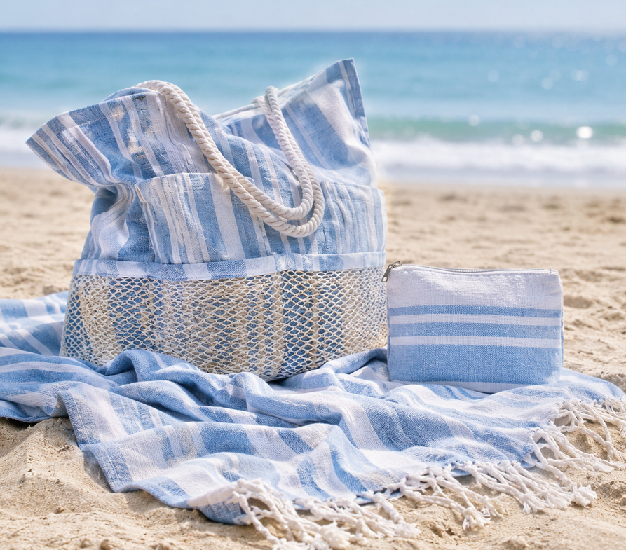 Strandtasche mit Handtuch und kleinem Necessaire